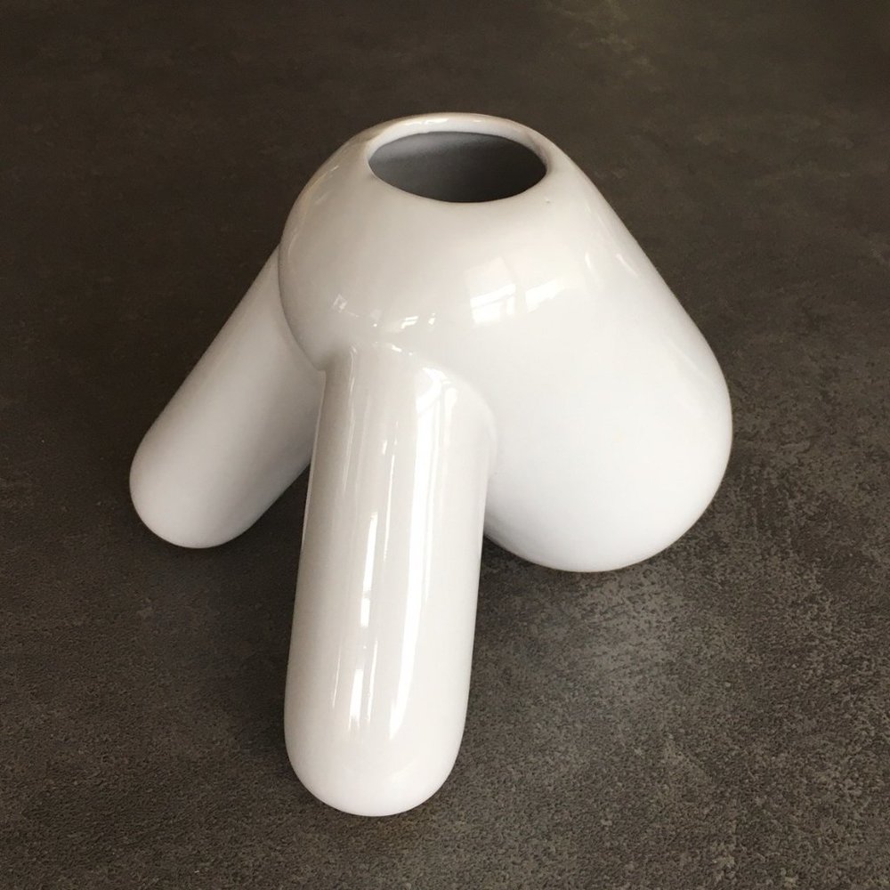 Tripod vase